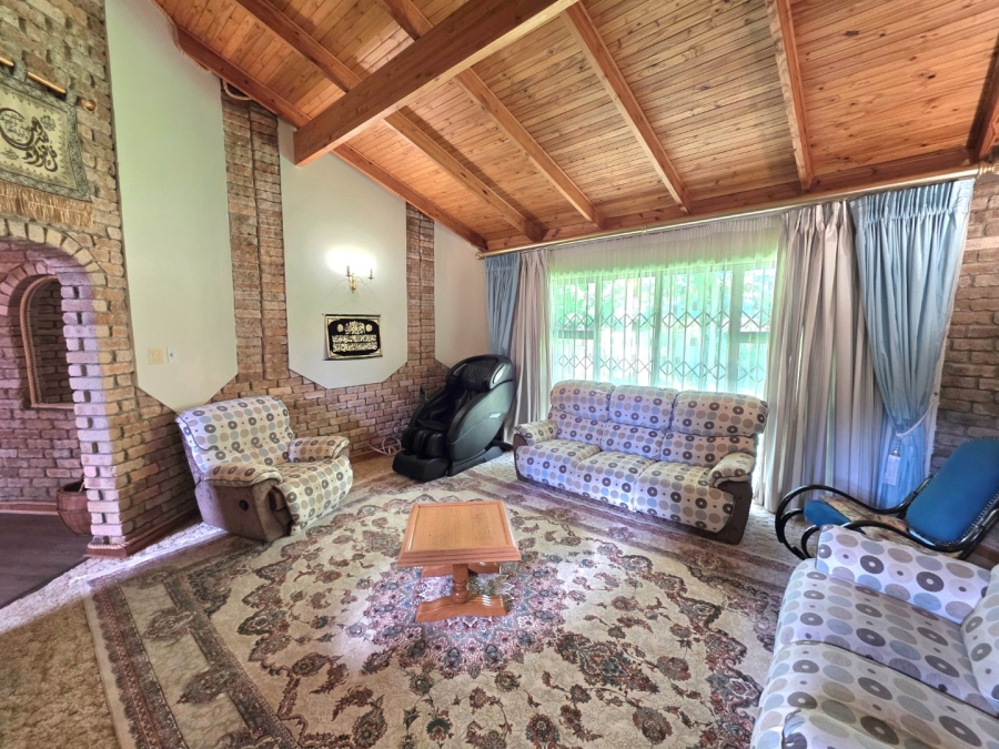 5 Bedroom Property for Sale in La Provance Free State